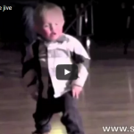【ダンス】！3100万回再生！2歳の男の子が踊る監獄ロックに観客ノリノリに沸かす♪